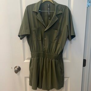 Vuori villa romper size M in Pistachio